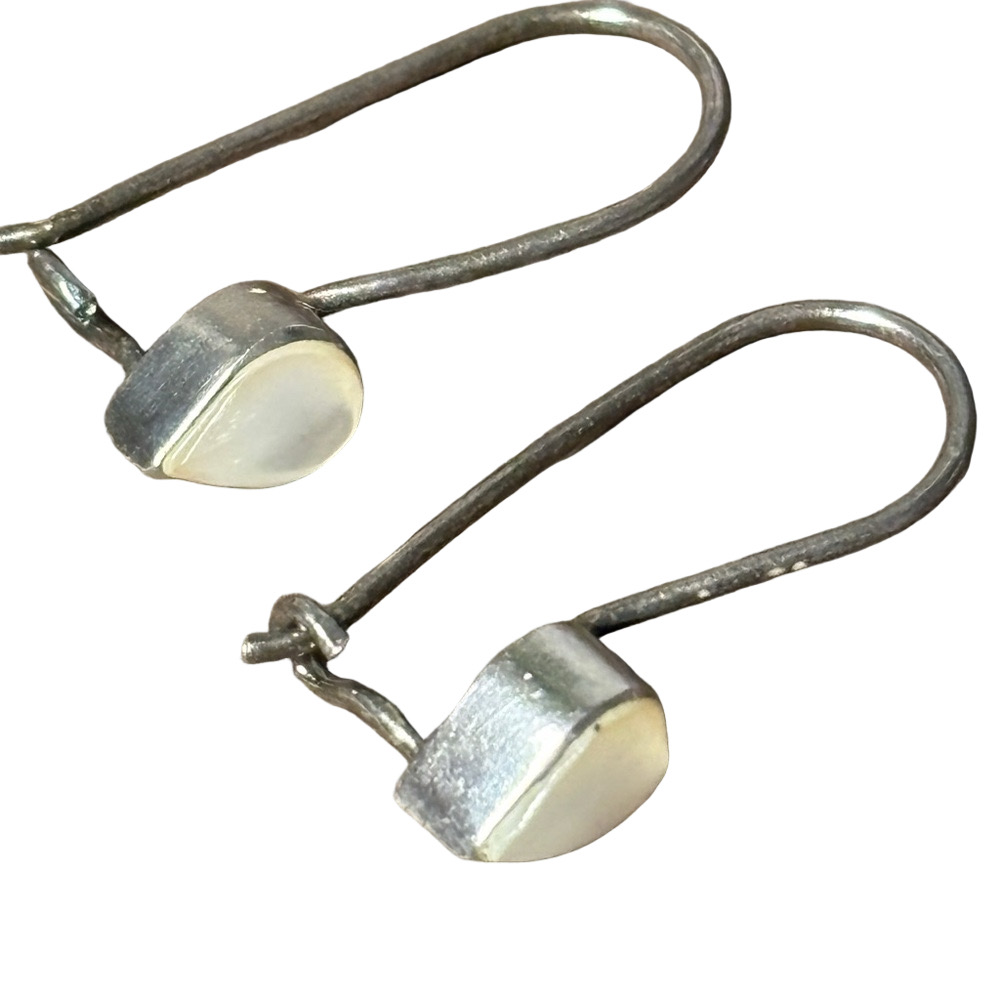 🤍 Sterling Silver & Mother of Pearl Teardrop Earrings – 925